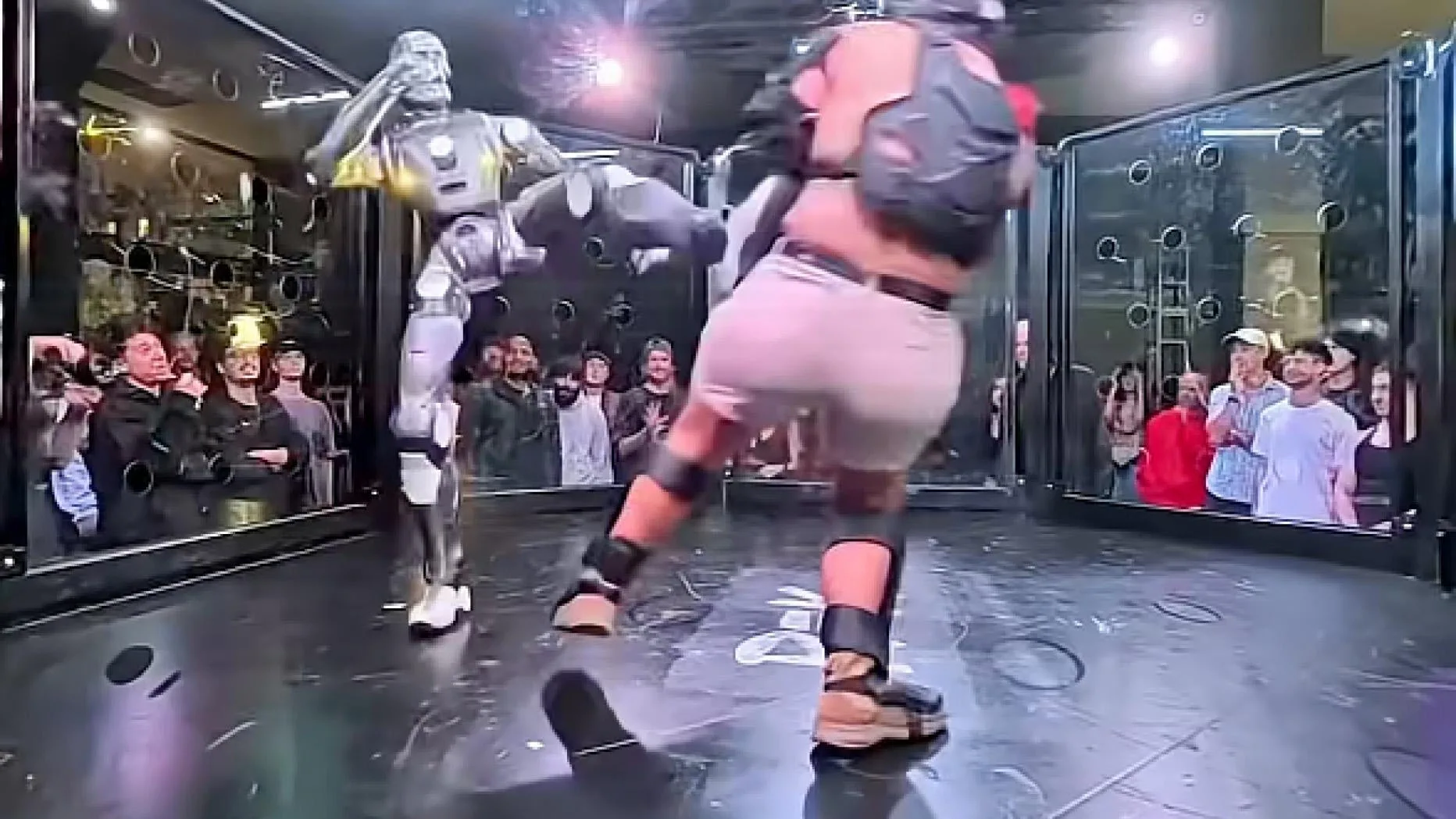 Primeiro combate entre um homem e um robô: Sem dó nem piedade para o Terminator T800 da EngineAI