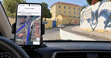 Google Maps a indicar uma viragem proibida num trajecto em Torres Novas